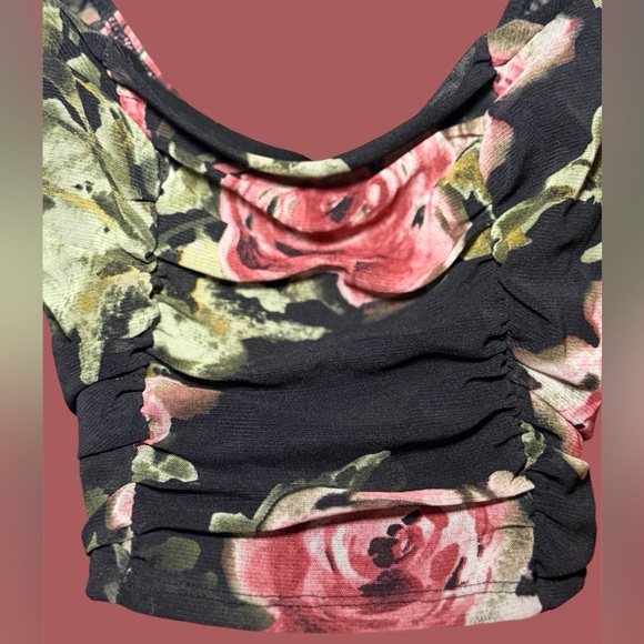 Floral lace up back crop top with flowy sleeves | Brand: Windsor - Picture 2 of 12